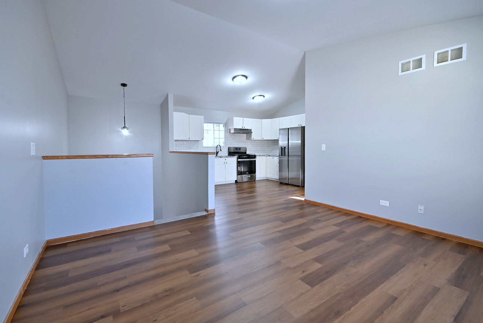 19 E Pineview Drive, Round Lake Park, IL 60073