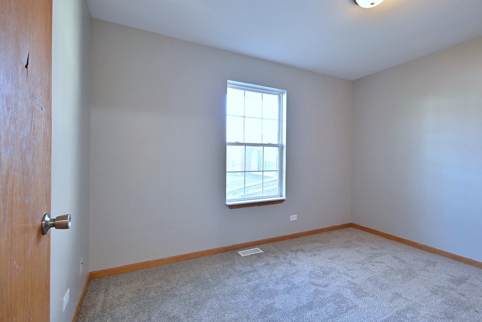 19 E Pineview Drive, Round Lake Park, IL 60073