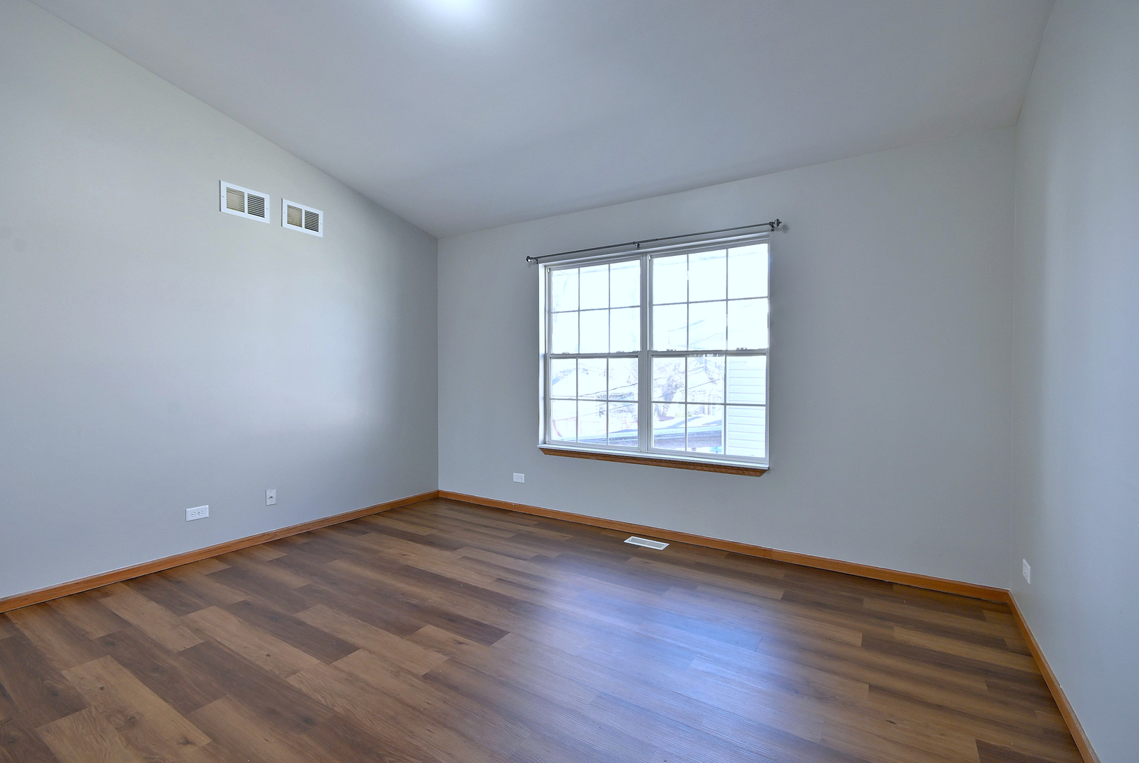 19 E Pineview Drive, Round Lake Park, IL 60073