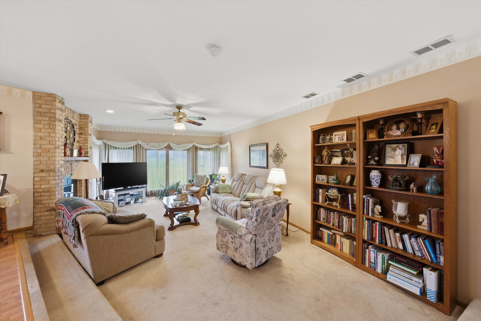 1026 S Schoolhouse Road, New Lenox, IL 60451