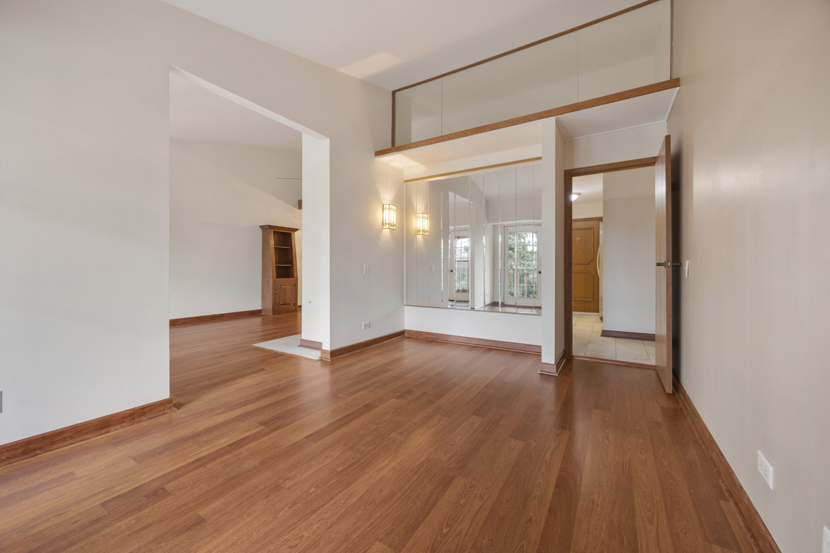 540 Biesterfield Road #305, Elk Grove Village, IL 60007