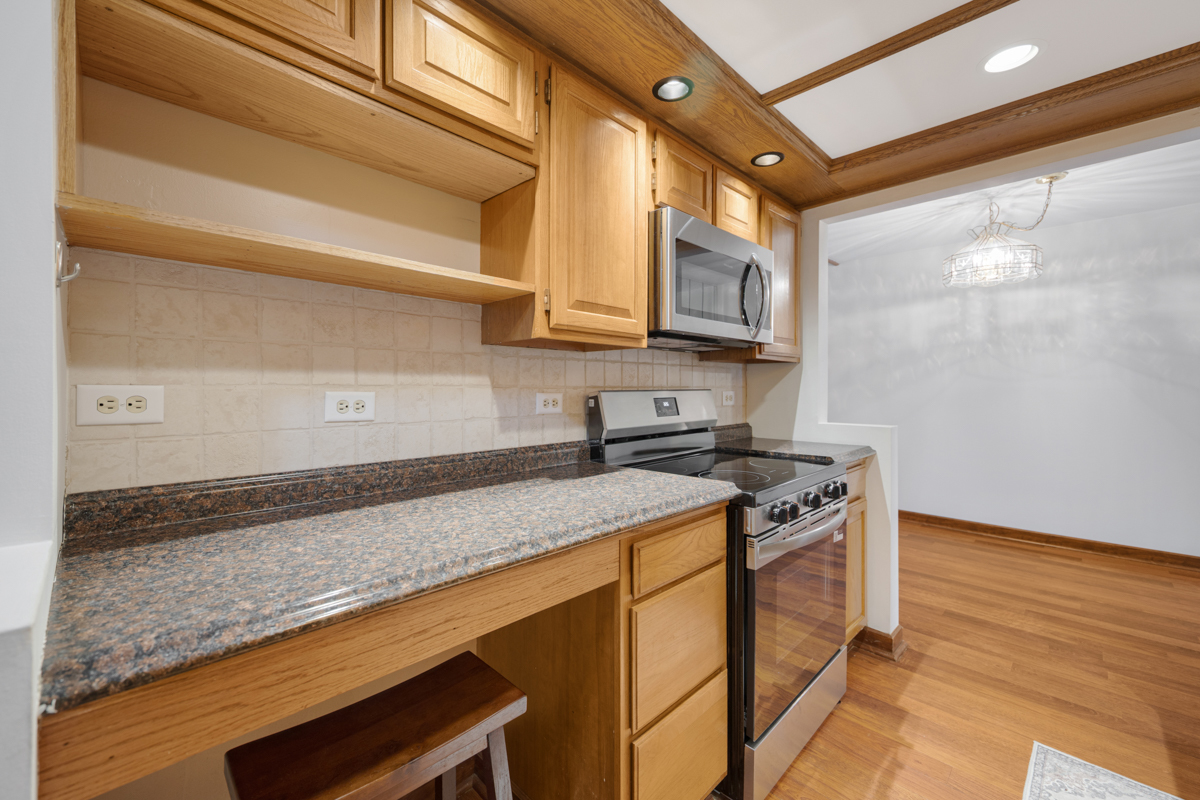 540 Biesterfield Road #305, Elk Grove Village, IL 60007