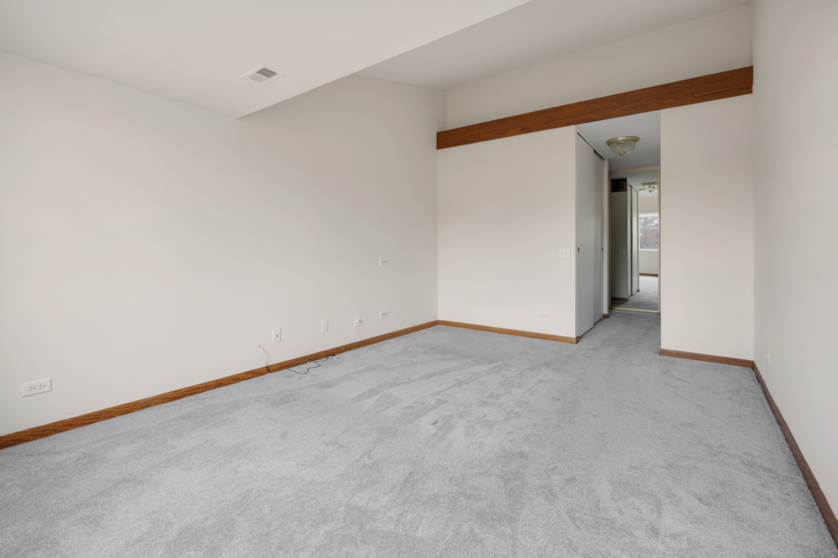 540 Biesterfield Road #305, Elk Grove Village, IL 60007