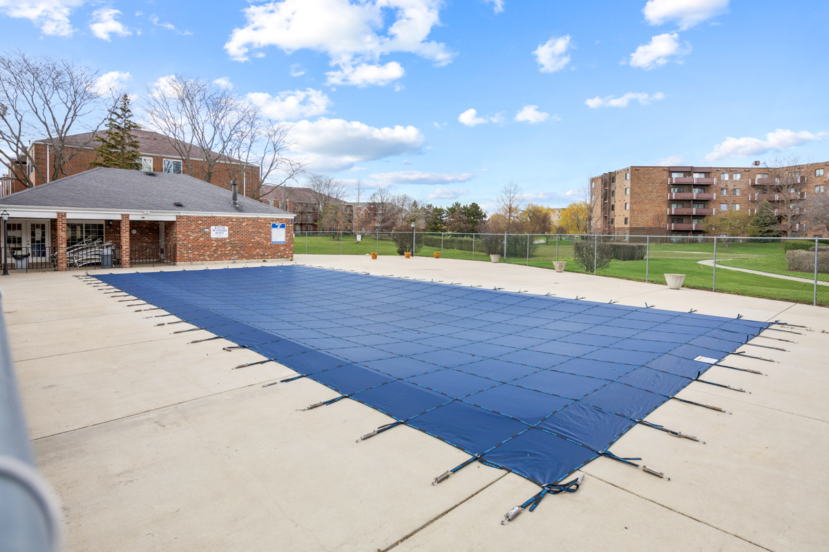 540 Biesterfield Road #305, Elk Grove Village, IL 60007