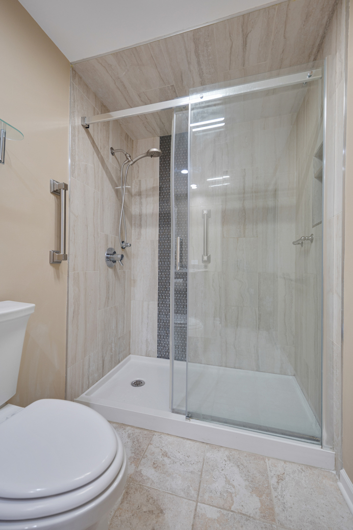 540 Biesterfield Road #305, Elk Grove Village, IL 60007