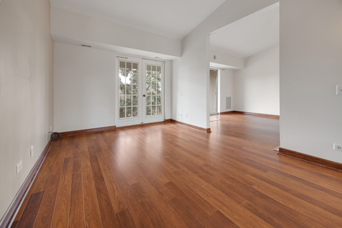 540 Biesterfield Road #305, Elk Grove Village, IL 60007