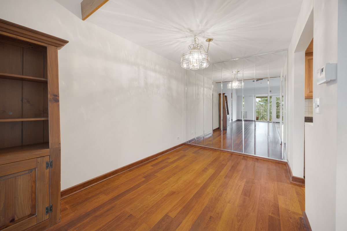 540 Biesterfield Road #305, Elk Grove Village, IL 60007