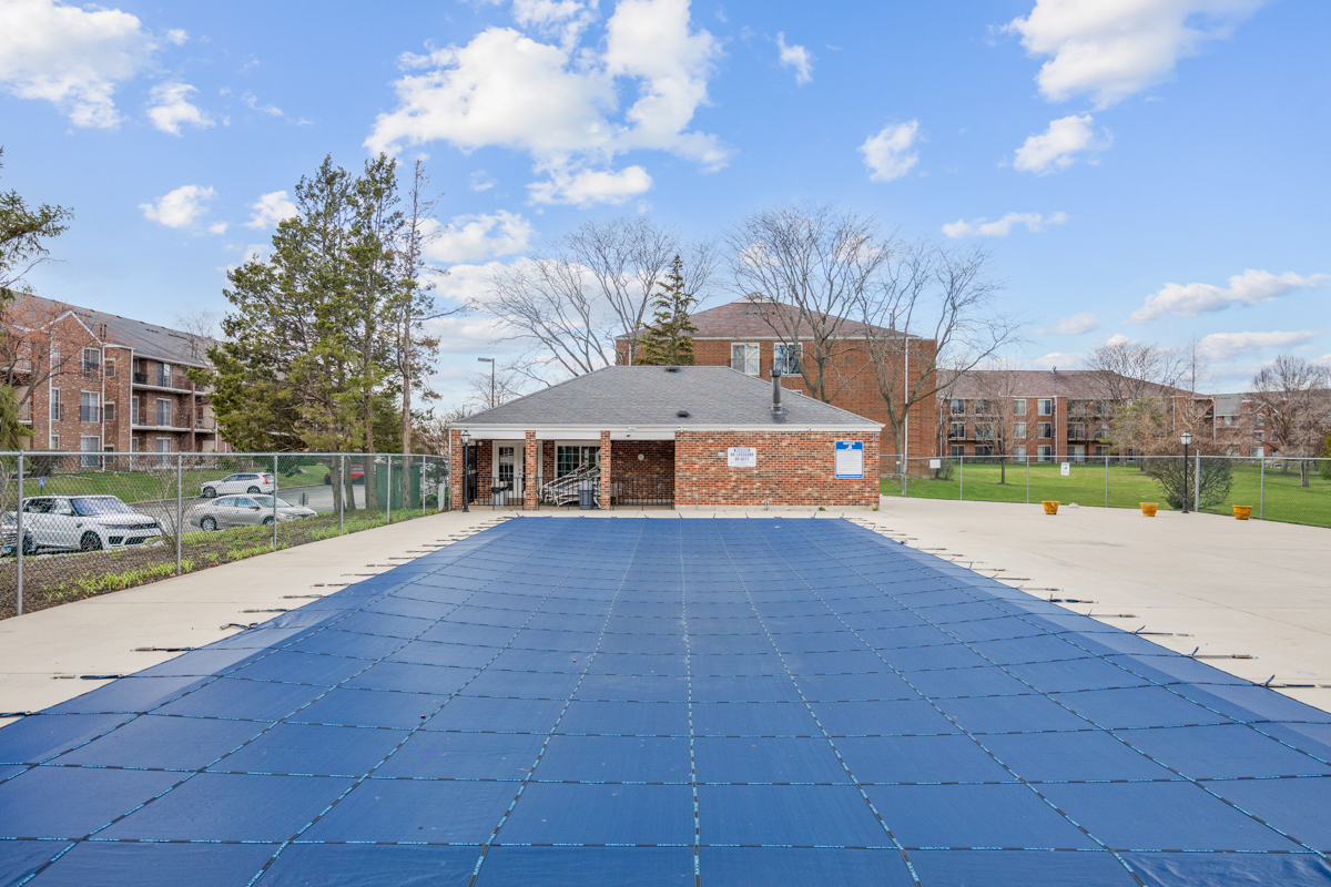 540 Biesterfield Road #305, Elk Grove Village, IL 60007