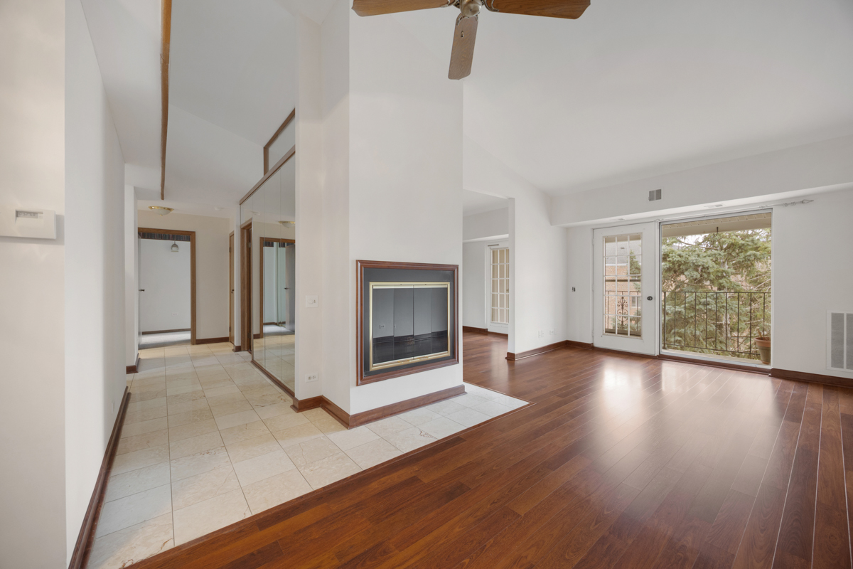 540 Biesterfield Road #305, Elk Grove Village, IL 60007