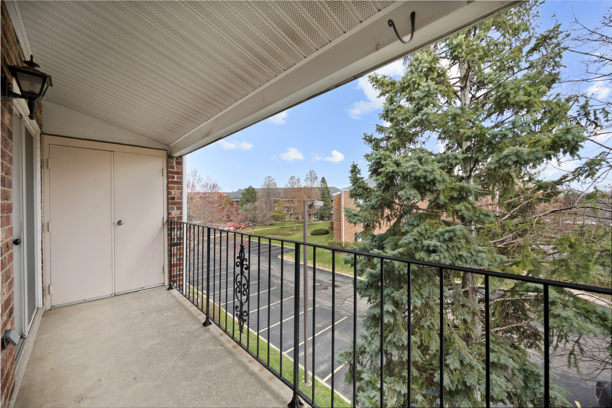 540 Biesterfield Road #305, Elk Grove Village, IL 60007