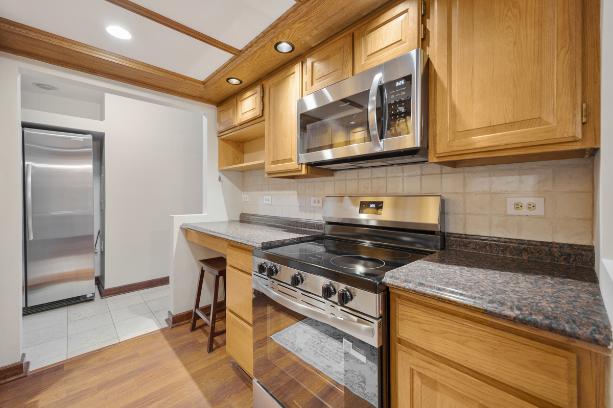 540 Biesterfield Road #305, Elk Grove Village, IL 60007