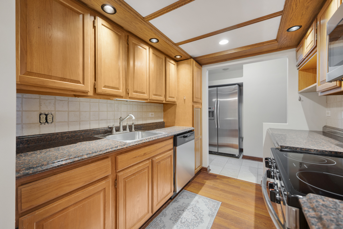 540 Biesterfield Road #305, Elk Grove Village, IL 60007