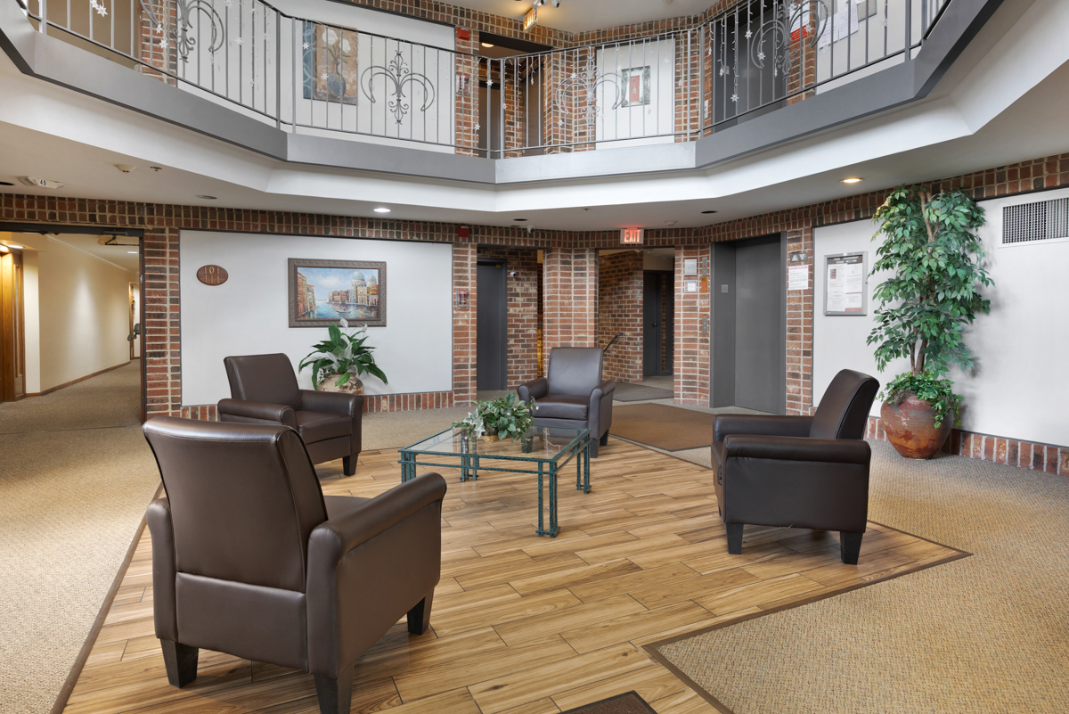 540 Biesterfield Road #305, Elk Grove Village, IL 60007