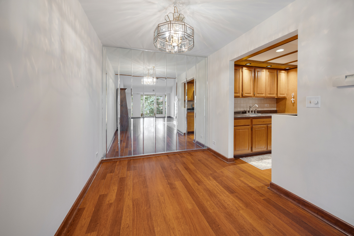 540 Biesterfield Road #305, Elk Grove Village, IL 60007