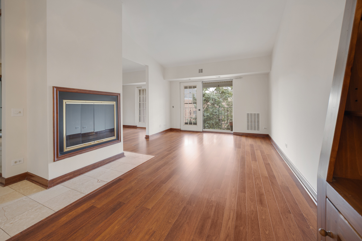 540 Biesterfield Road #305, Elk Grove Village, IL 60007