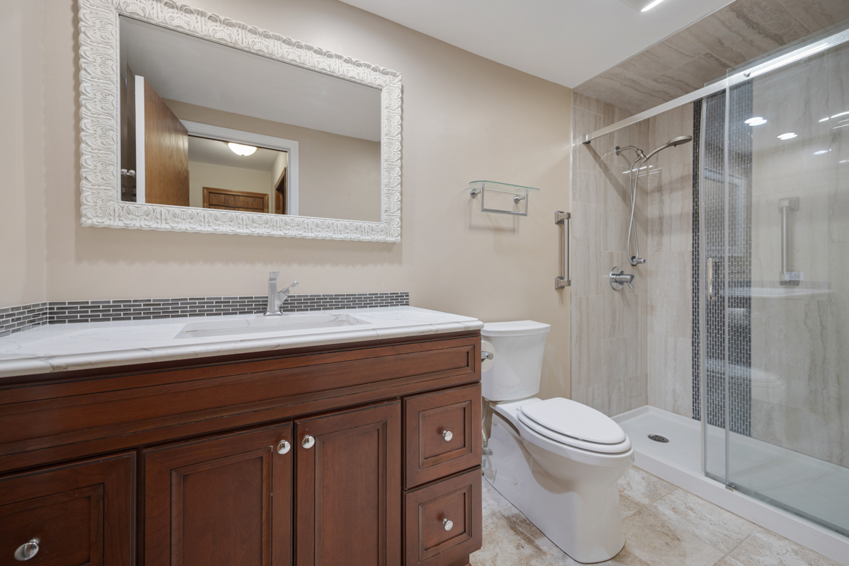 540 Biesterfield Road #305, Elk Grove Village, IL 60007