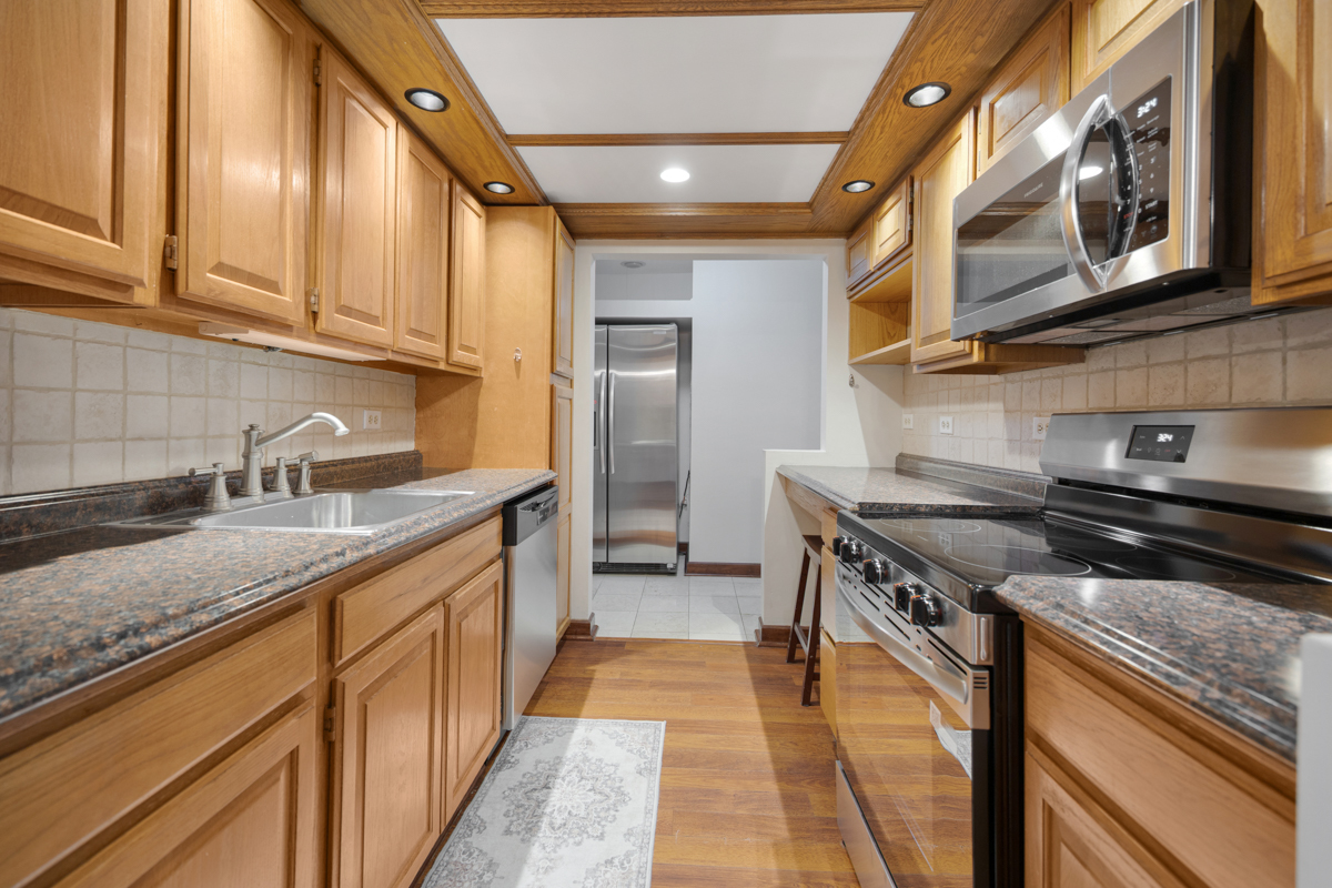 540 Biesterfield Road #305, Elk Grove Village, IL 60007