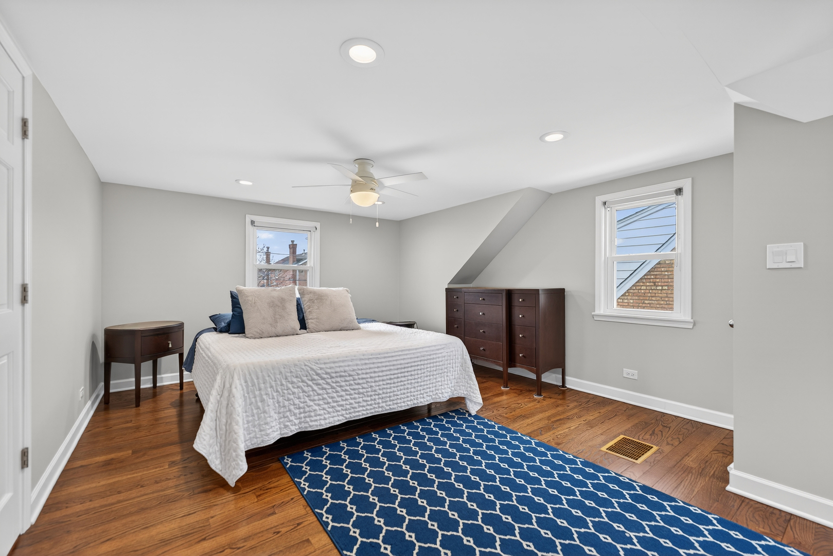 7246 N Olcott Avenue, Chicago, IL 60631