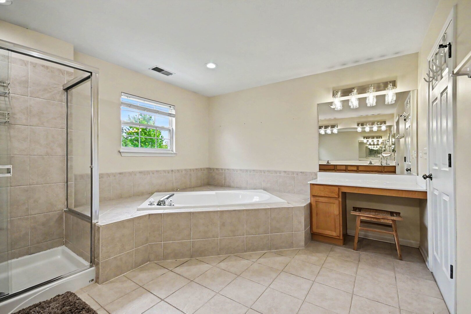 2715 Forest Creek Lane, Naperville, IL 60565