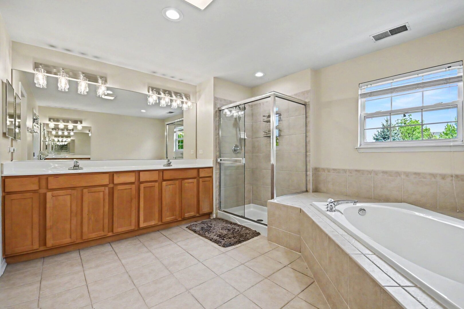 2715 Forest Creek Lane, Naperville, IL 60565