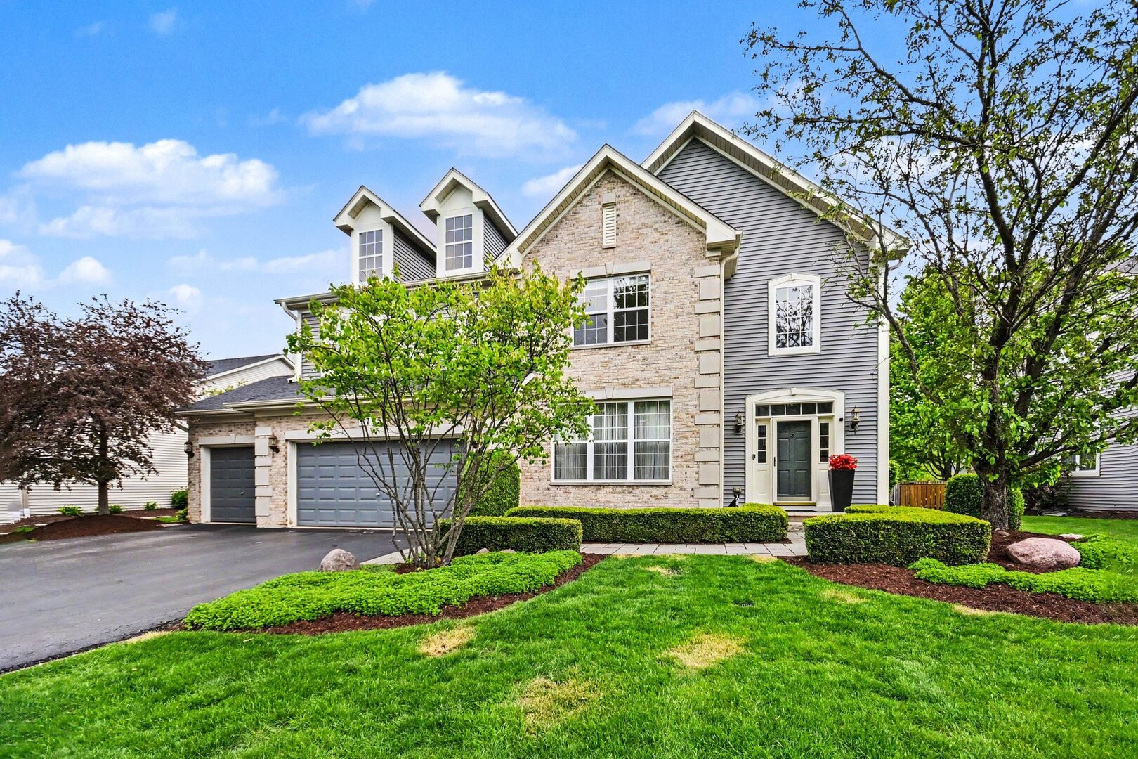 2715 Forest Creek Lane, Naperville, IL 60565