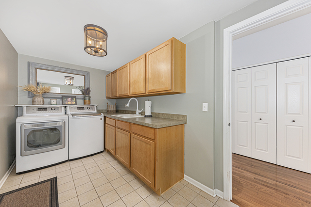 2715 Forest Creek Lane, Naperville, IL 60565