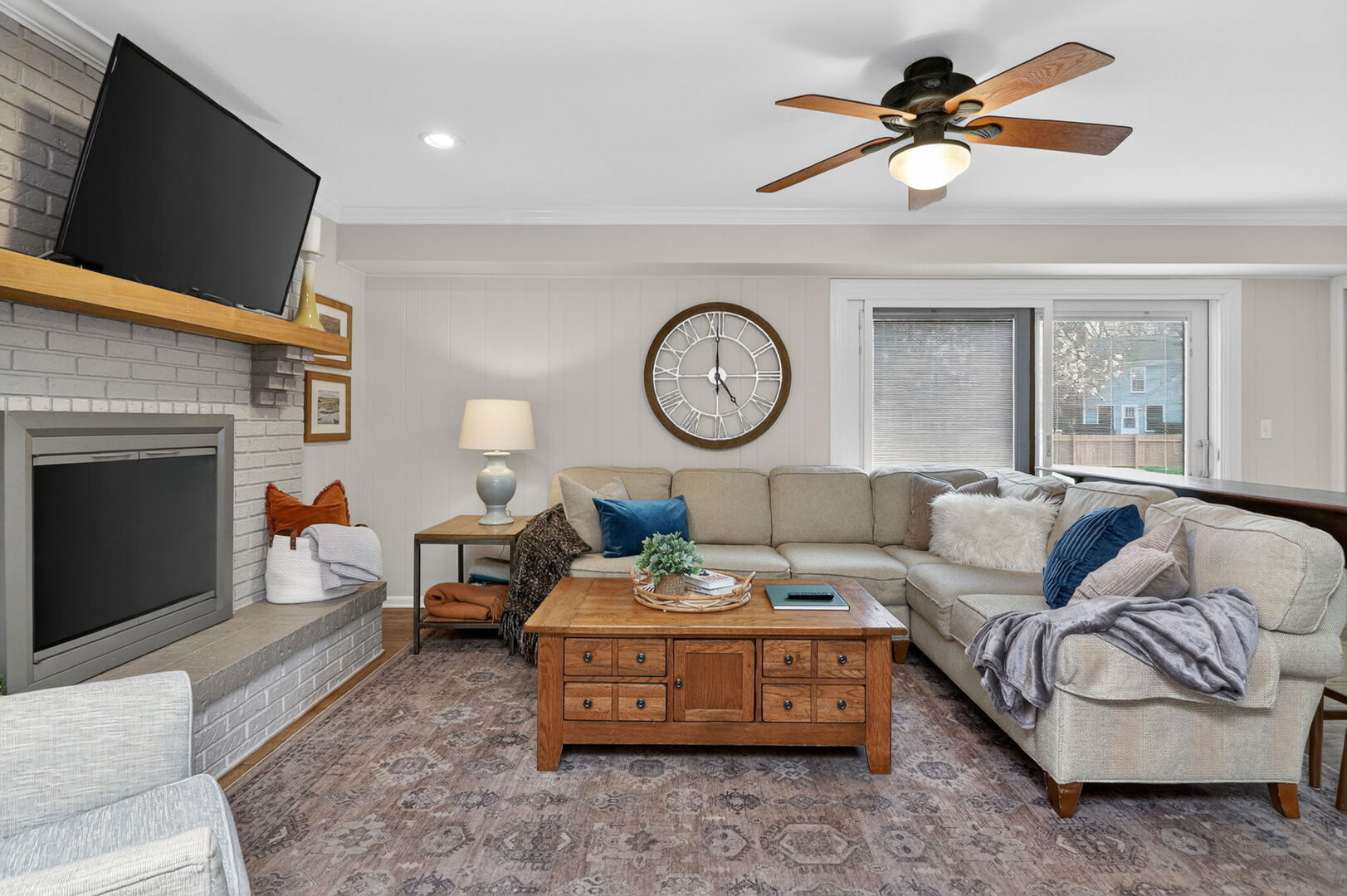 2053 Somerset Lane, Wheaton, IL 60189