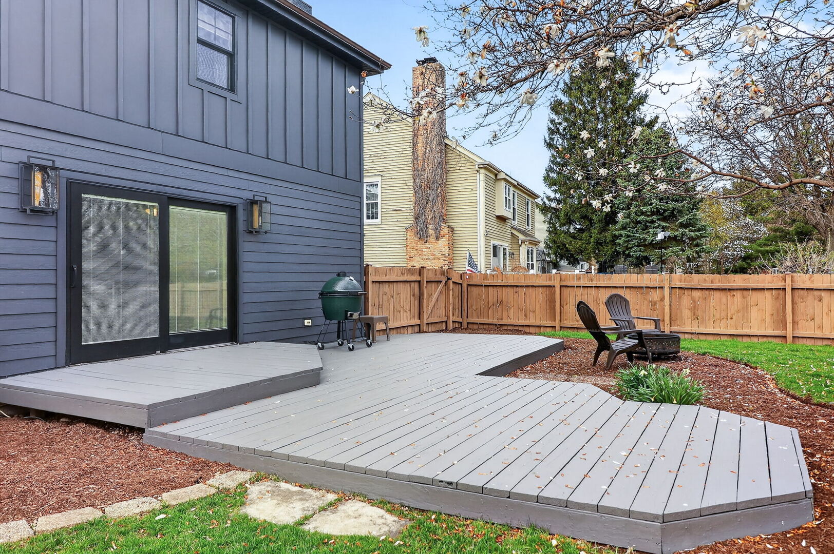 2053 Somerset Lane, Wheaton, IL 60189