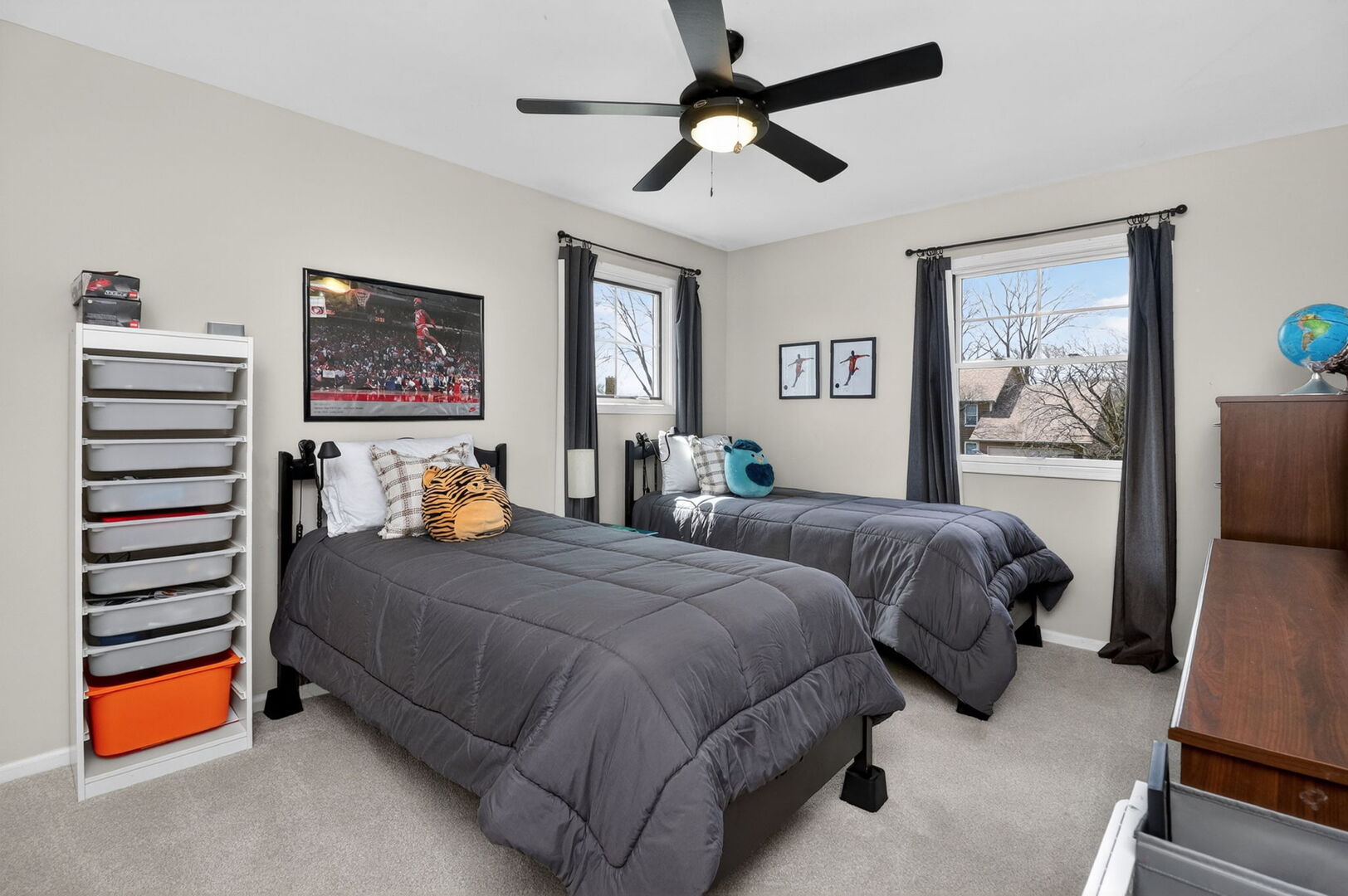 2053 Somerset Lane, Wheaton, IL 60189