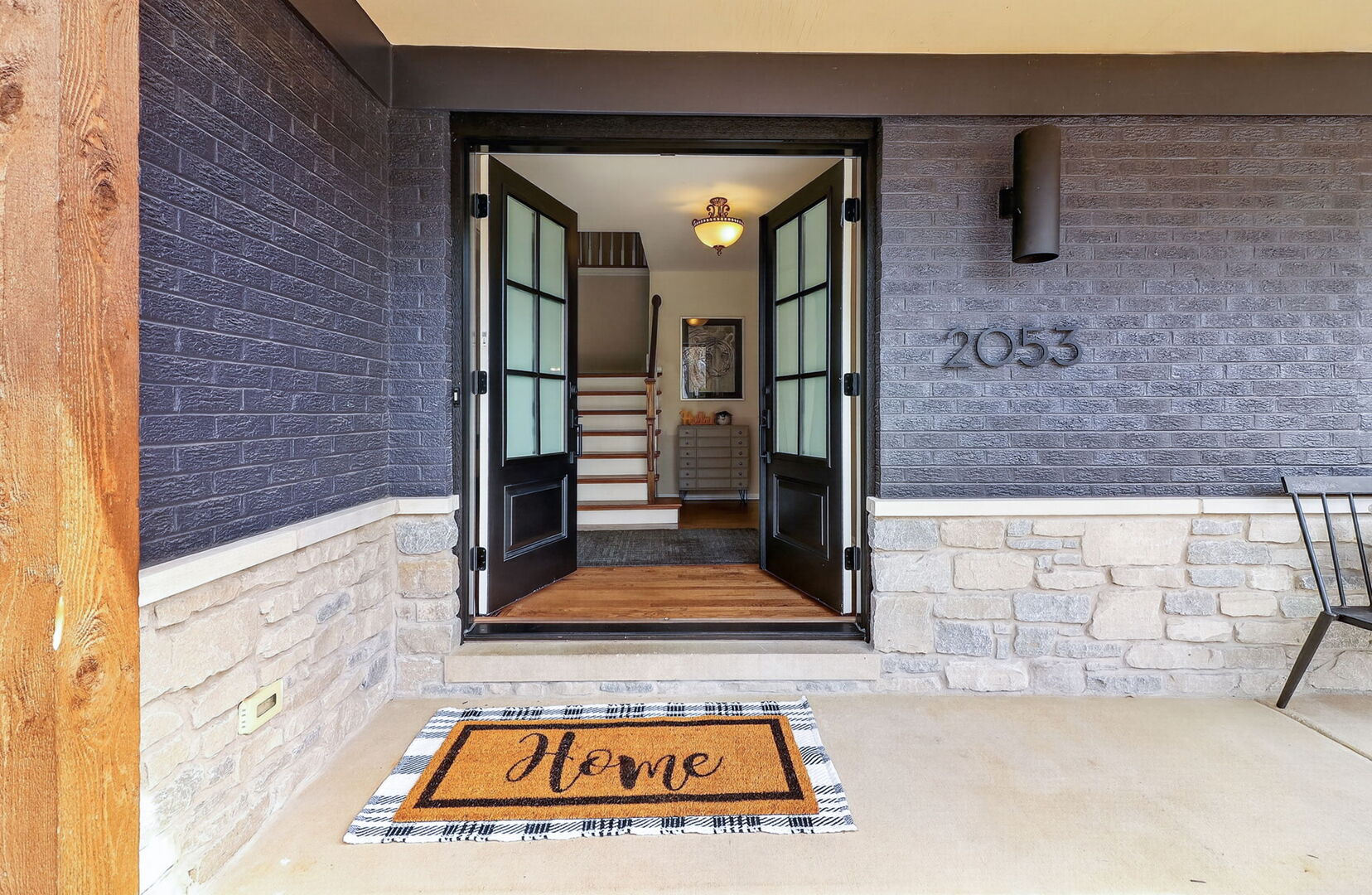 2053 Somerset Lane, Wheaton, IL 60189