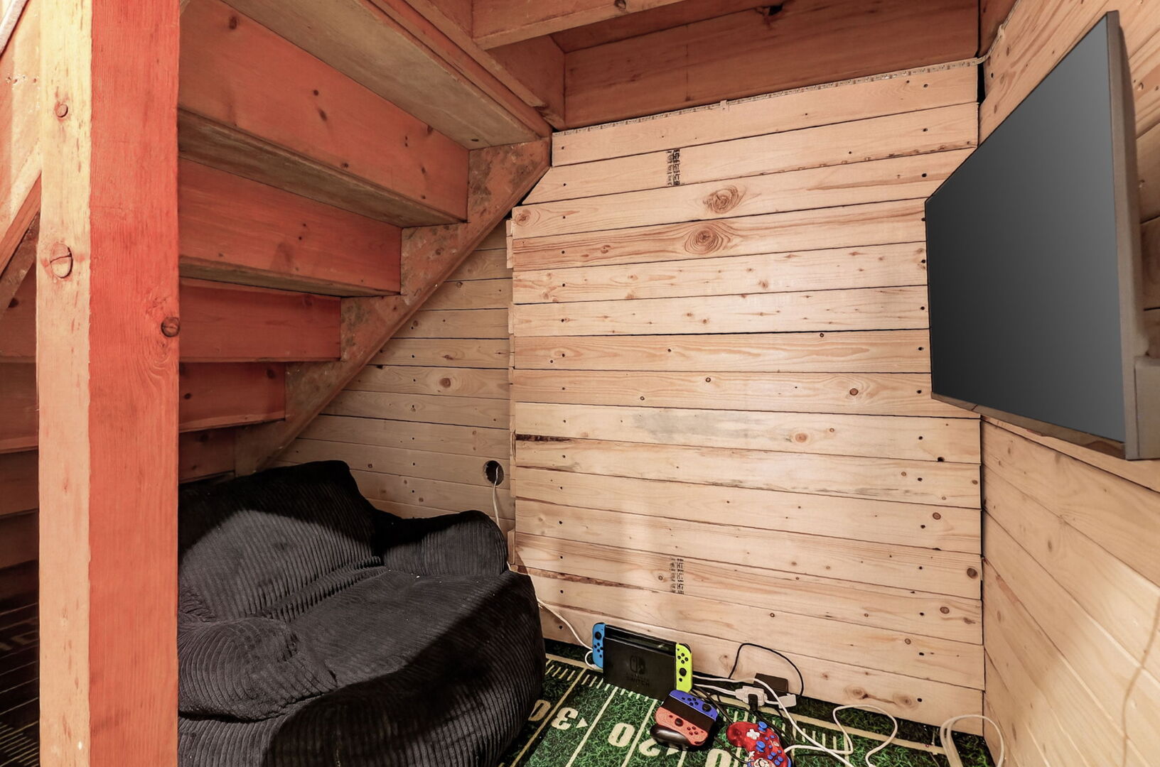 2053 Somerset Lane, Wheaton, IL 60189