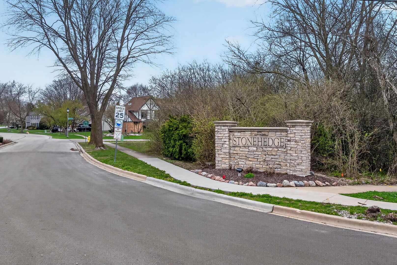 2053 Somerset Lane, Wheaton, IL 60189