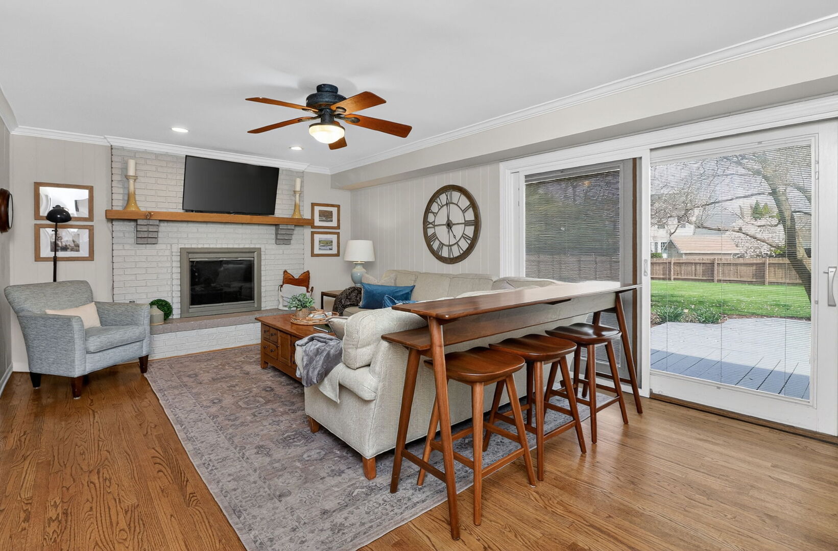 2053 Somerset Lane, Wheaton, IL 60189