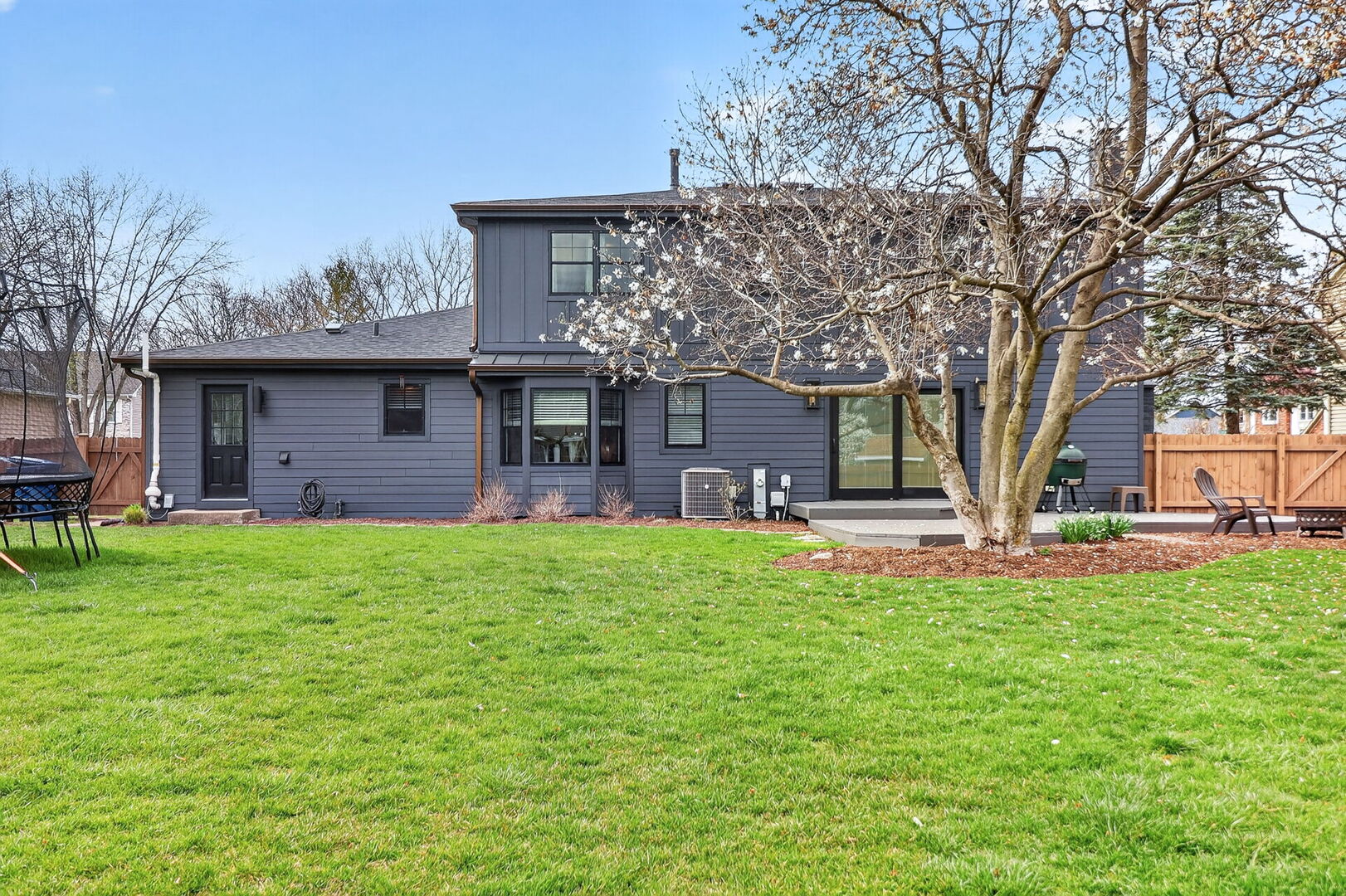 2053 Somerset Lane, Wheaton, IL 60189