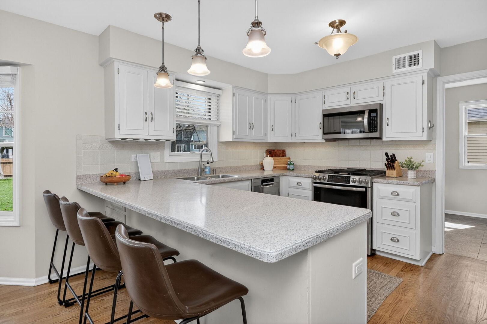 2053 Somerset Lane, Wheaton, IL 60189