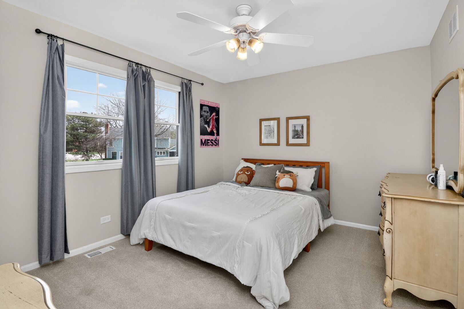 2053 Somerset Lane, Wheaton, IL 60189