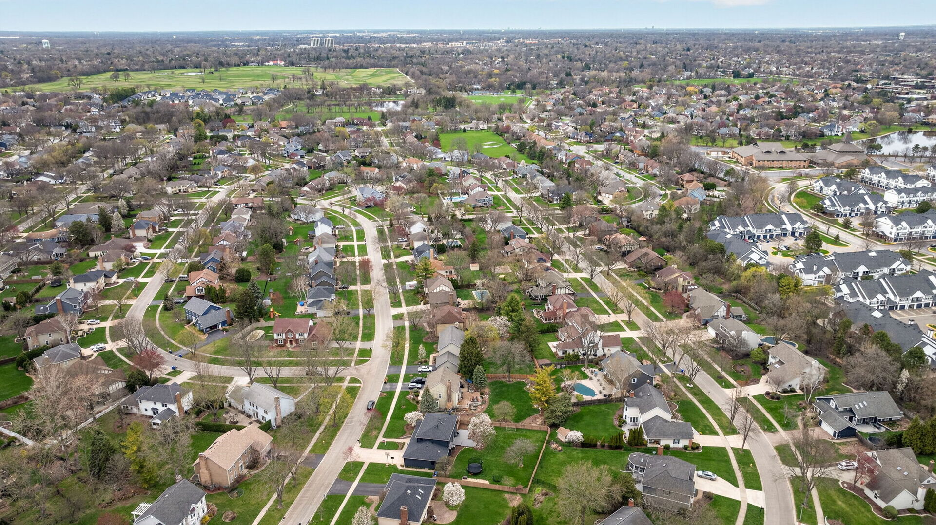 2053 Somerset Lane, Wheaton, IL 60189