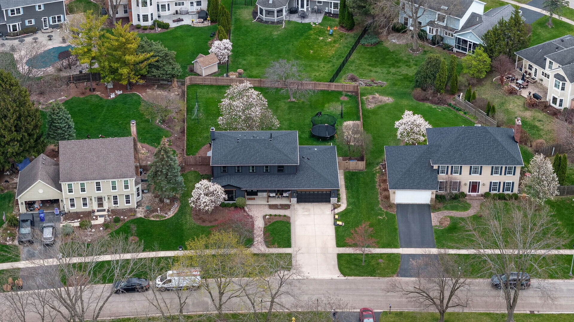 2053 Somerset Lane, Wheaton, IL 60189