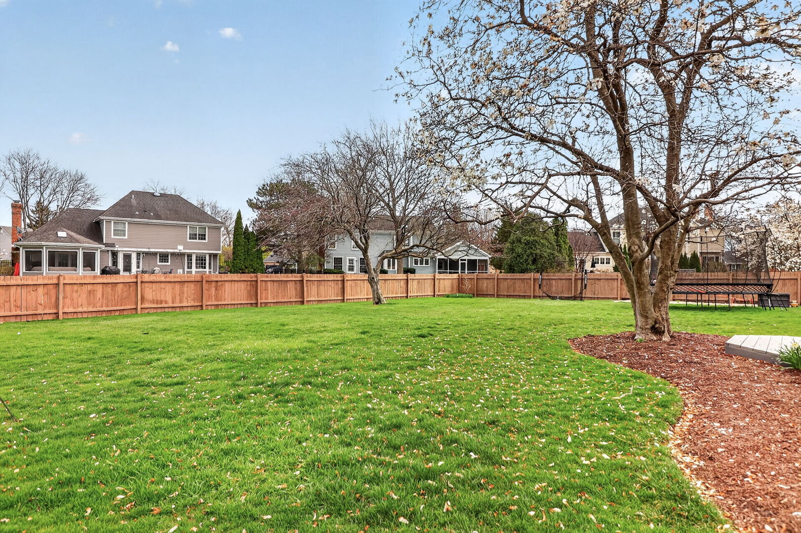 2053 Somerset Lane, Wheaton, IL 60189