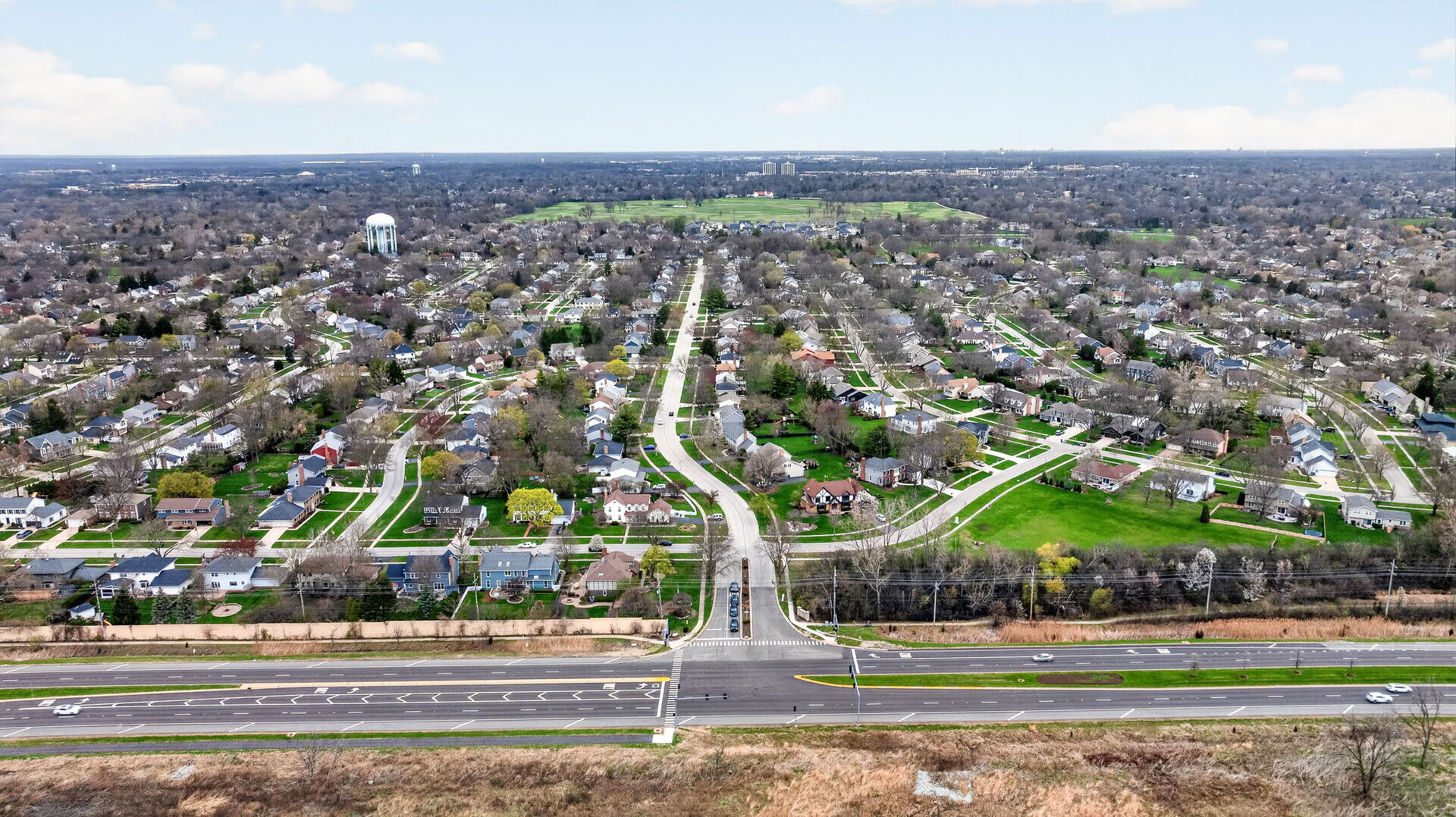 2053 Somerset Lane, Wheaton, IL 60189