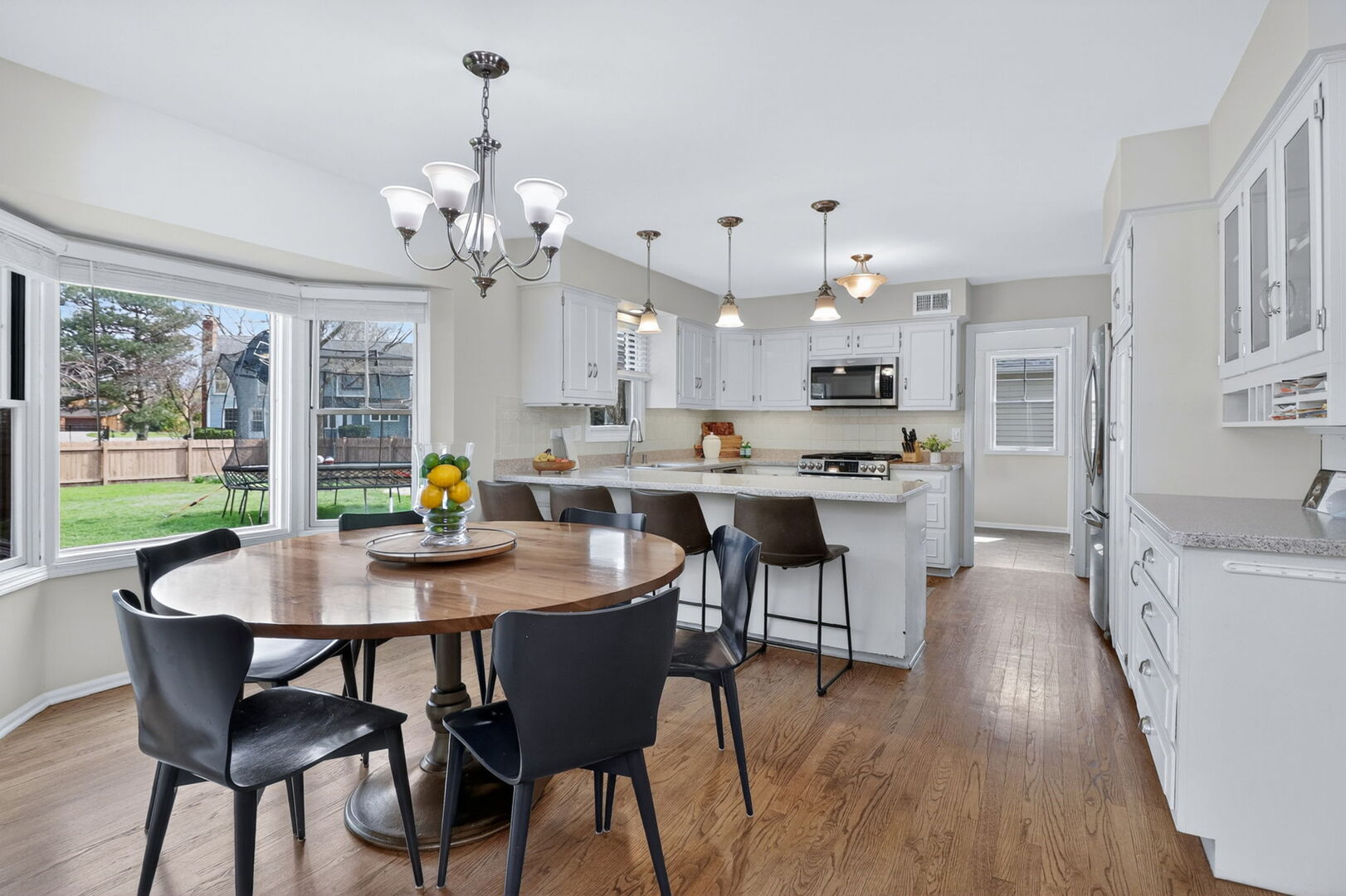 2053 Somerset Lane, Wheaton, IL 60189