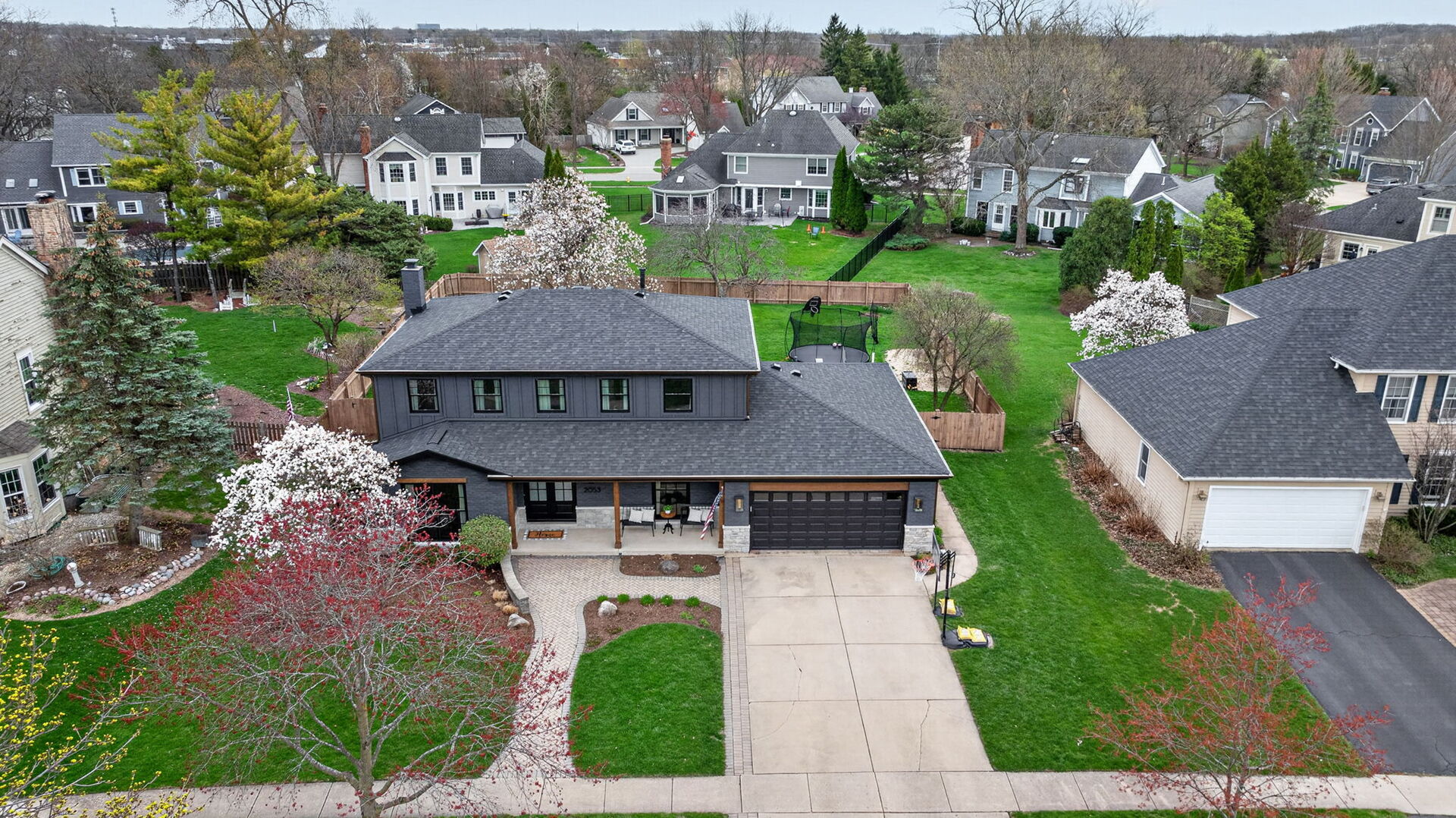 2053 Somerset Lane, Wheaton, IL 60189