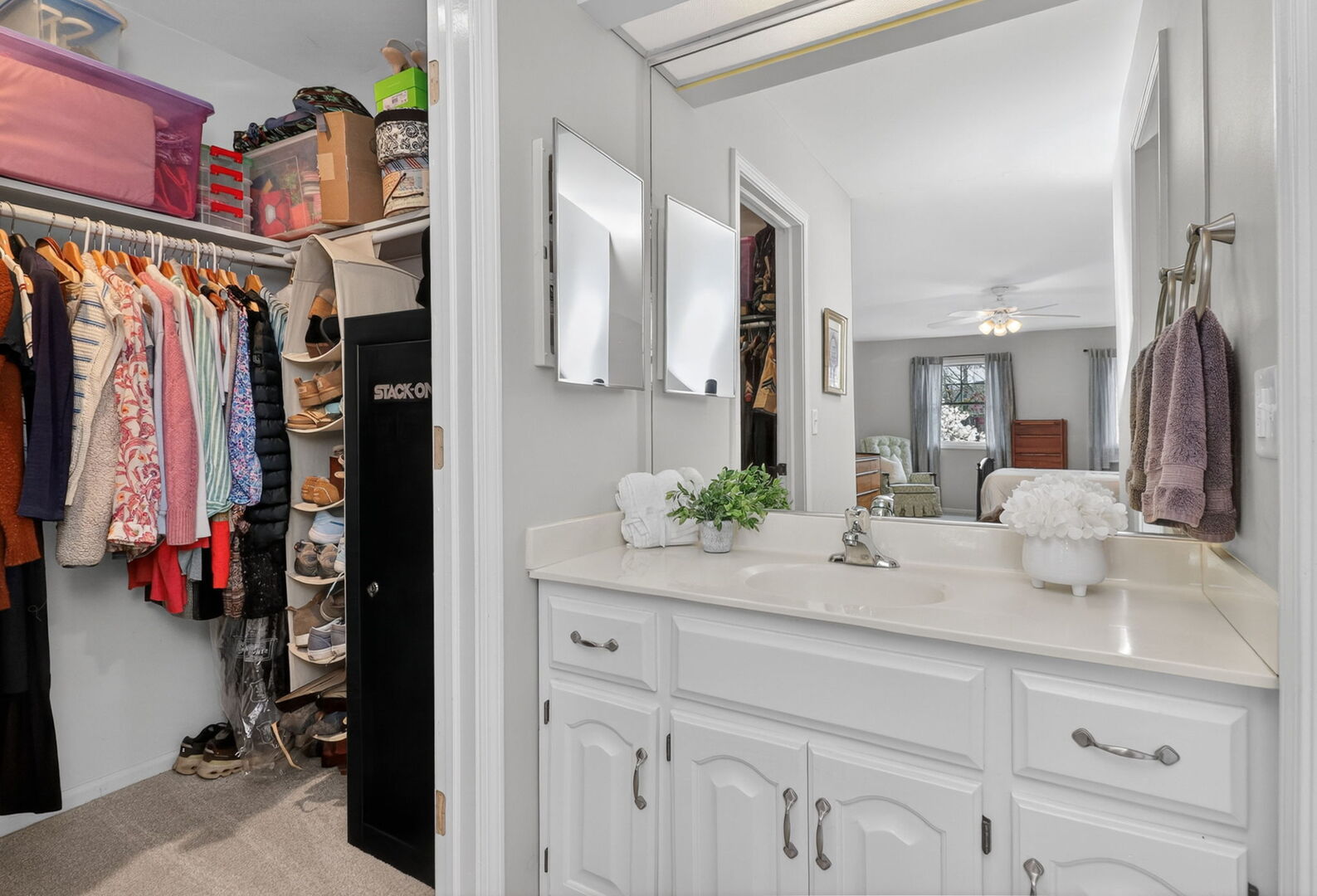 2053 Somerset Lane, Wheaton, IL 60189