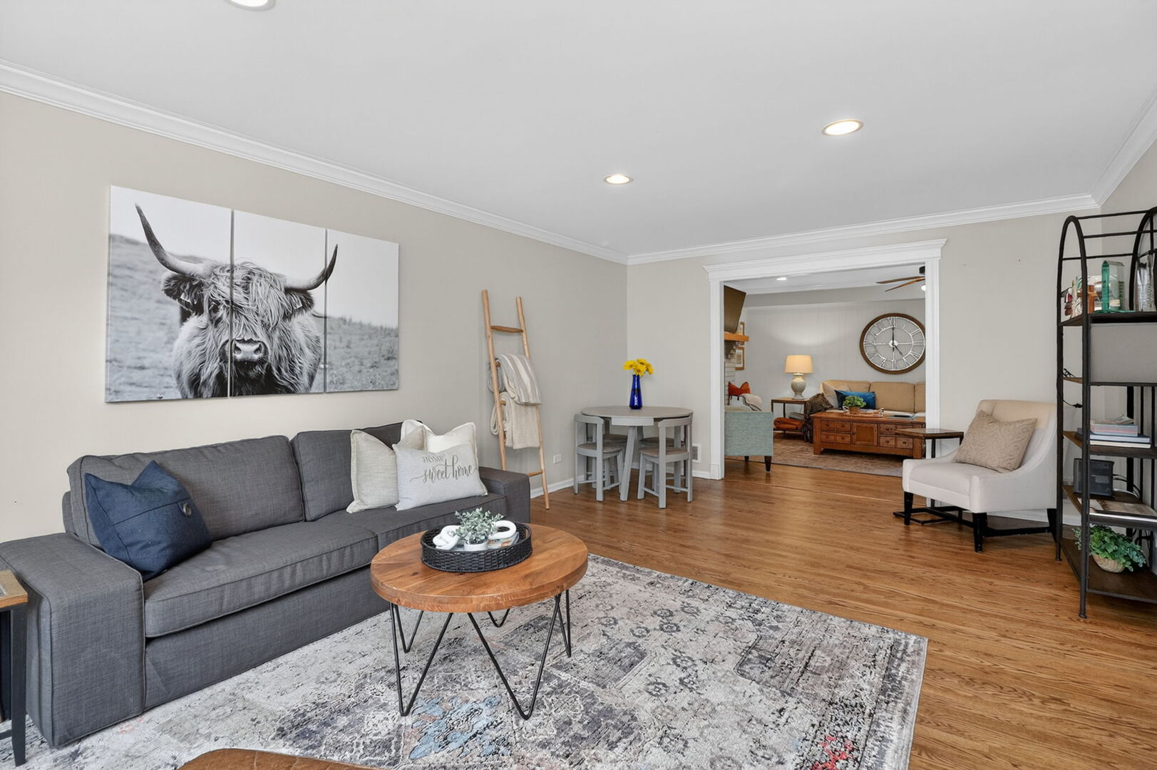 2053 Somerset Lane, Wheaton, IL 60189