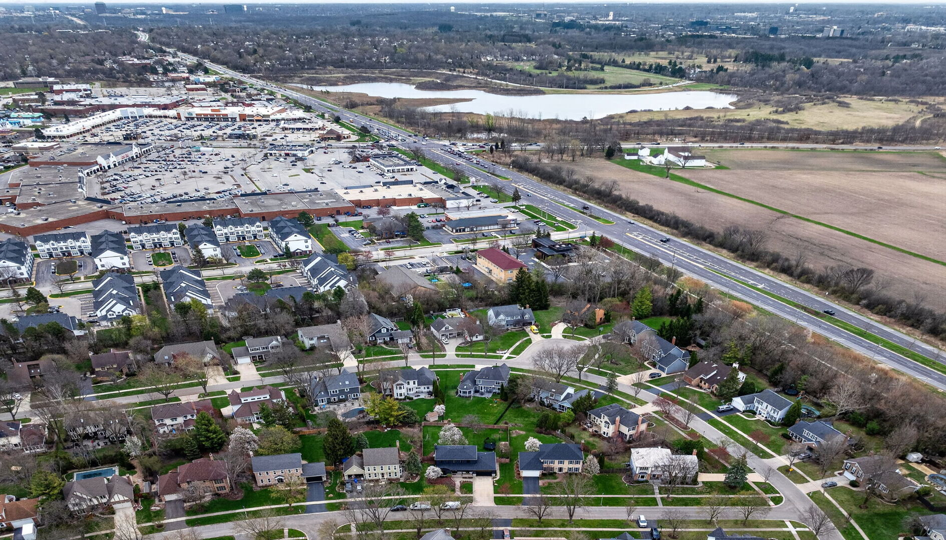 2053 Somerset Lane, Wheaton, IL 60189