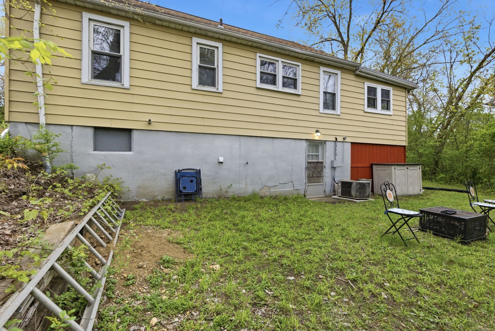 32 Arlington Lane, Fox Lake, IL 60020