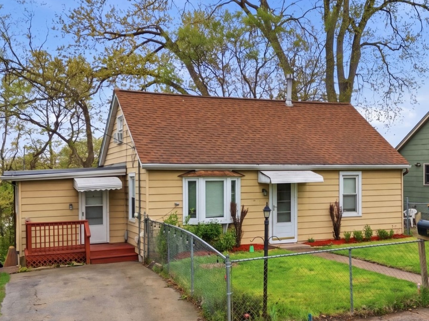 32 Arlington Lane, Fox Lake, IL 60020