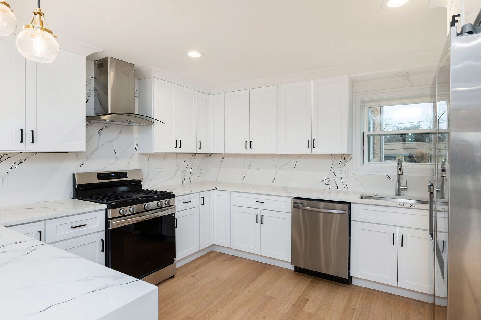 8110 Lockwood Avenue, Burbank, IL 60459