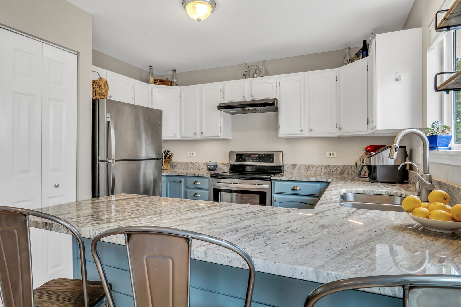 6709 E Wellsley Court, Gurnee, IL 60031