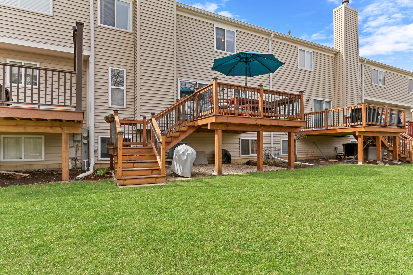 6709 E Wellsley Court, Gurnee, IL 60031